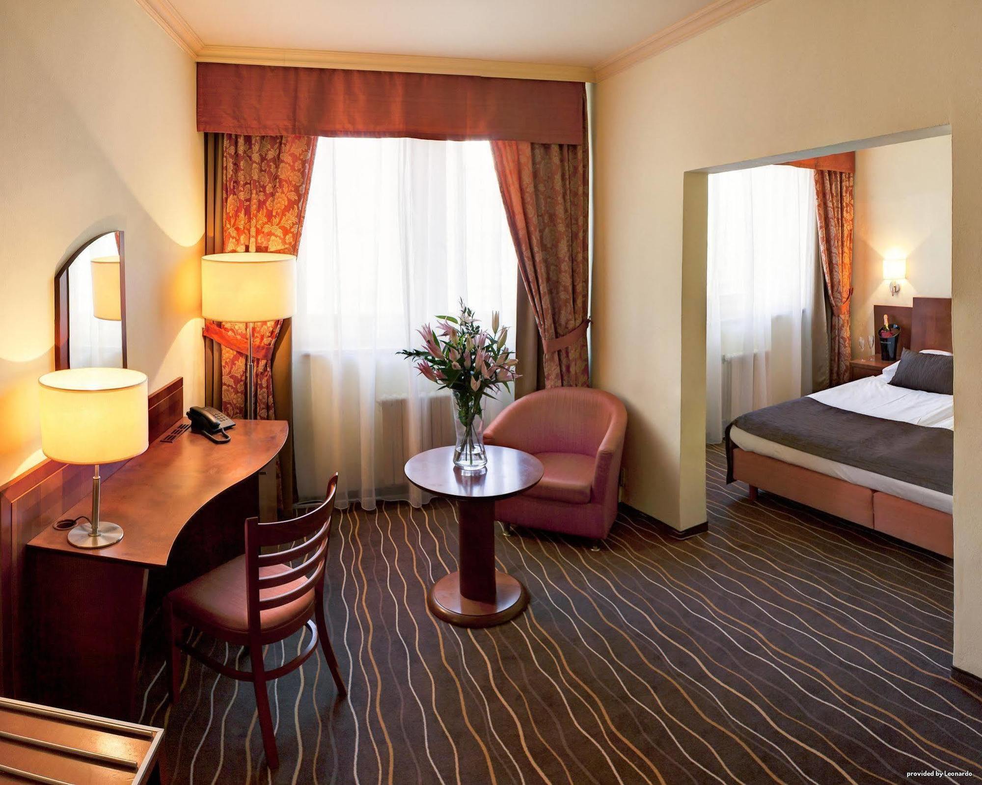 Luxury Family Hotel Bila Labut Prague Room photo